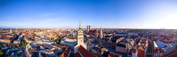 widok z lotu ptaka na monachium, niemcy - munich germany city panoramic zdjęcia i obrazy z banku zdjęć