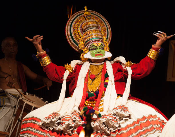 kathakali künstler sieht verwirrt - india indian culture traditional culture dancing stock-fotos und bilder