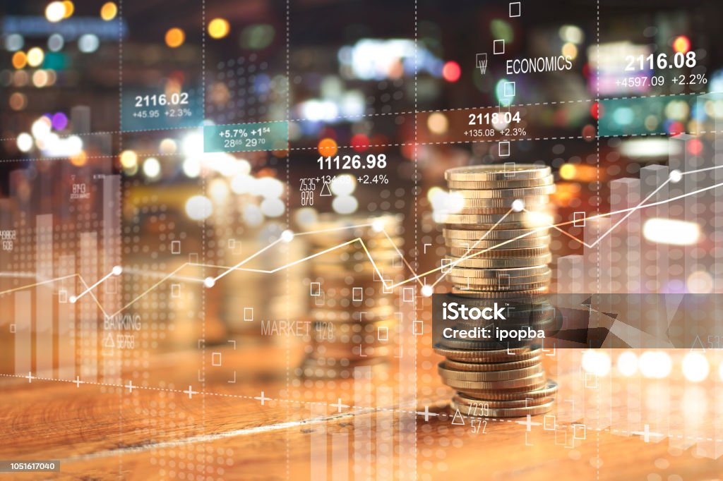 Double explosure with businesss charts of graph and rows of coins for finance at night city background. - Royalty-free Finanças Foto de stock