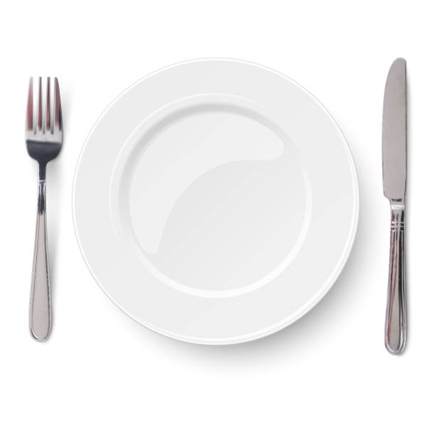 leeren teller mit messer und gabel isoliert auf einem weißen hintergrund. ansicht von oben. - nobody table knife food dinner stock-grafiken, -clipart, -cartoons und -symbole