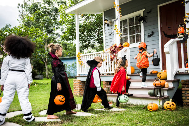 Little children trick or treating Little children trick or treating trick or treat stock pictures, royalty-free photos & images