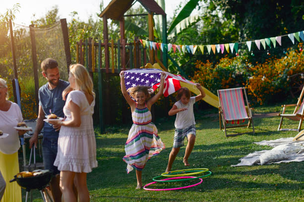multi-generation family celebrating 4th of july - picnic family barbecue social gathering imagens e fotografias de stock