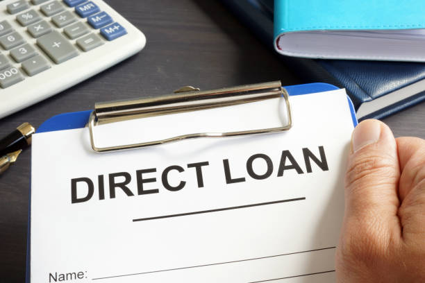 istock Man is holding Direct loan form and clipboard. 1051719834