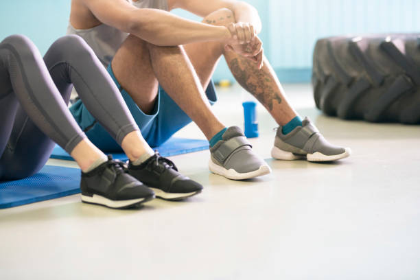 istock Gym Is A Good Place For Flirt 1051743044