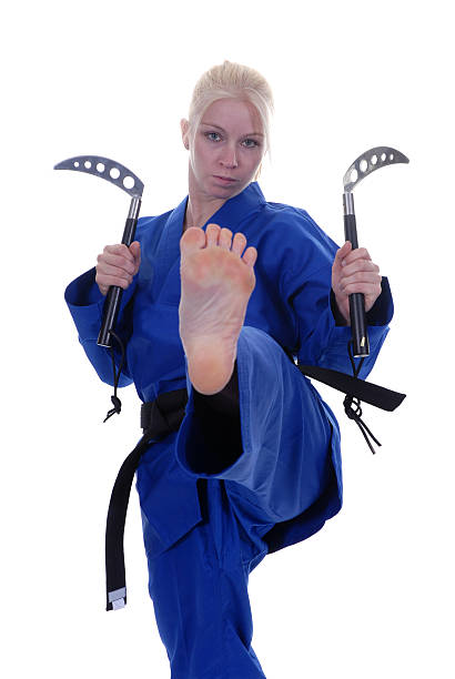 un impacto - sole of foot martial arts karate female fotografías e imágenes de stock