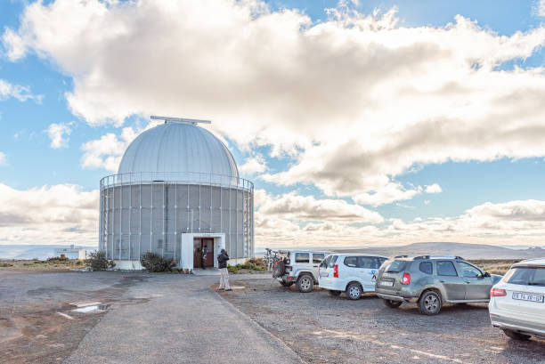 edificio del telescopio de 40 pulgadas cerca de sutherland - the karoo fotografías e imágenes de stock