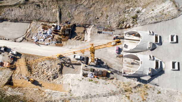 chantier de construction du tunnel ferroviaire - train tunnel photos et images de collection