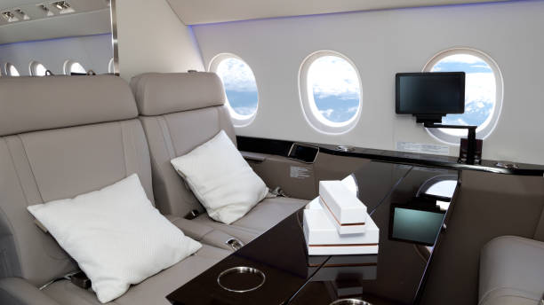 biznes vip korporacyjny odrzutowiec - vehicle interior corporate jet jet private airplane zdjęcia i obrazy z banku zdjęć