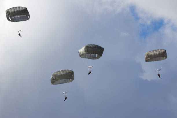 istock Paratroopers in the sky 1051821180
