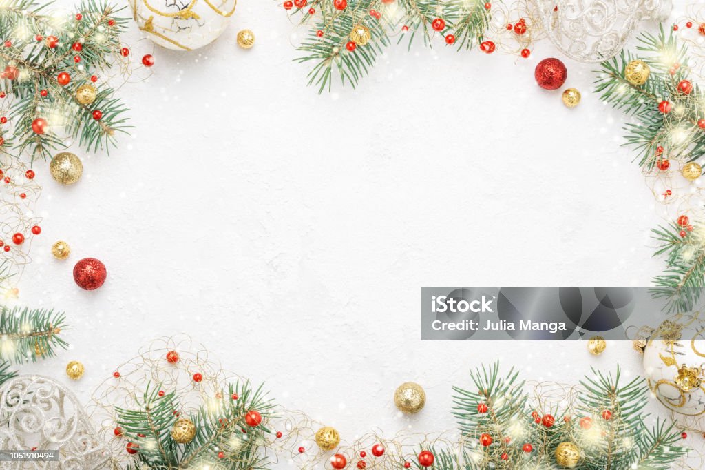 Belofte druk vertrouwen Kerst Frame Van Vuren Rode Gouden Kerstversiering Op Witruimte Stockfoto en  meer beelden van Kerstmis - iStock