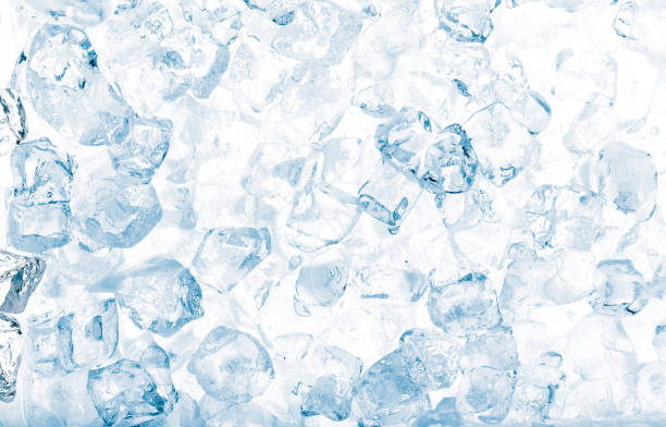 fondo de los cubos de hielo. - blue transparent cold cube fotografías e imágenes de stock