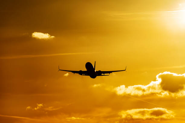 Aircraft silhouette A silhouette of a Boeing 737-800 commercial passenger jet aircraft taking off at sunset boeing 737 photos stock pictures, royalty-free photos & images