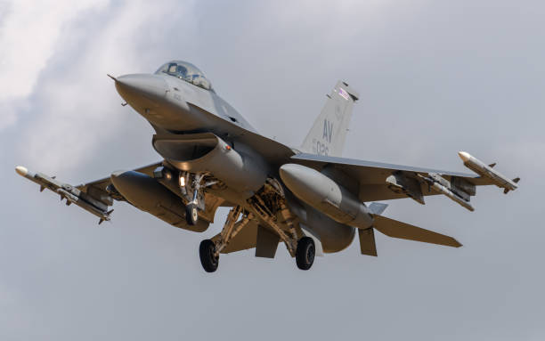 aviões dos estados unidos força aérea f - 16c fighting falcon jato - flying jet fighter plane air vehicle - fotografias e filmes do acervo