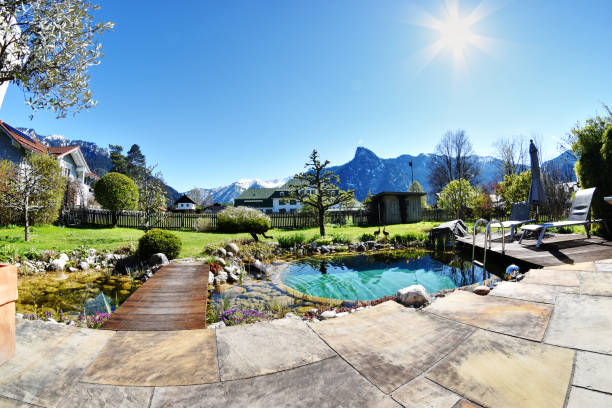 vacanza in baviera germania oberammergau per fare escursioni e rilassarsi - natural pool foto e immagini stock