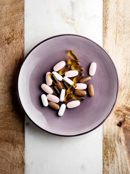 薬、錠剤、カプセル、薬、抗肥満薬 - fish oil pill healthy lifestyle protection ストックフォトと画像