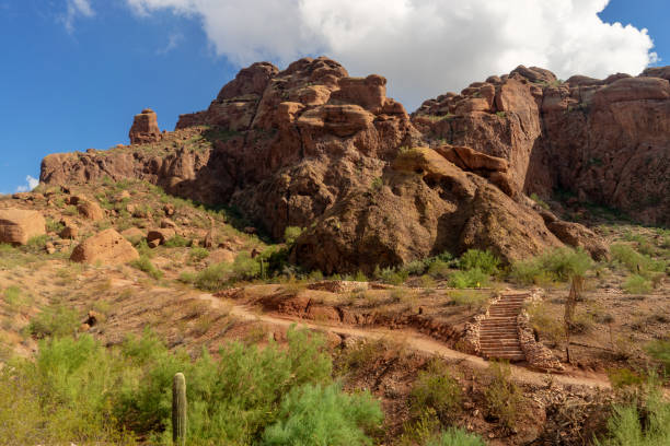 アリゾナ州フェニックスのキャメル バック山エコー渓谷レクリエーション エリア歩道。 - echo canyon ストックフォトと画像