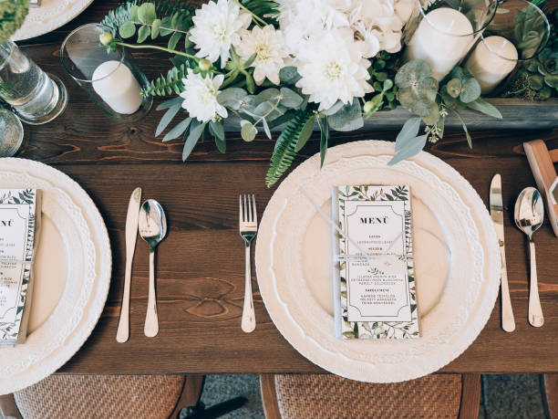 идеальное свадебное украшение. - restaurant banquet table wedding reception стоковые фото и изображения
