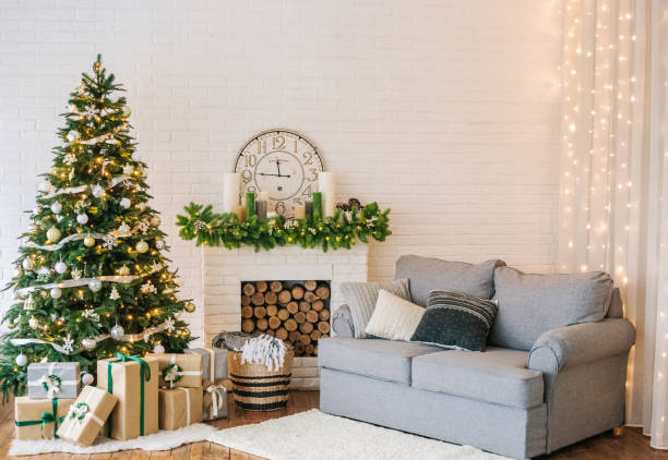 decoraciones de la navidad guirnalda interior casa árbol - fireplace christmas candle holiday fotografías e imágenes de stock