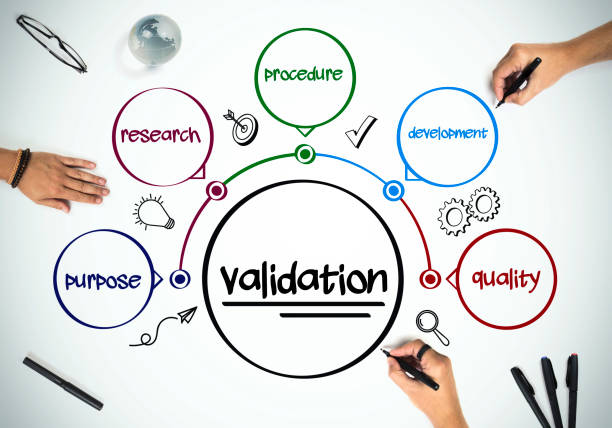 empresarios están trabajando en "validación" - validate fotografías e imágenes de stock