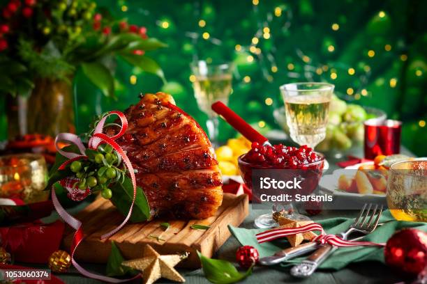 Comida De Navidad Foto de stock y más banco de imágenes de Navidad - Navidad, Alimento, Cena