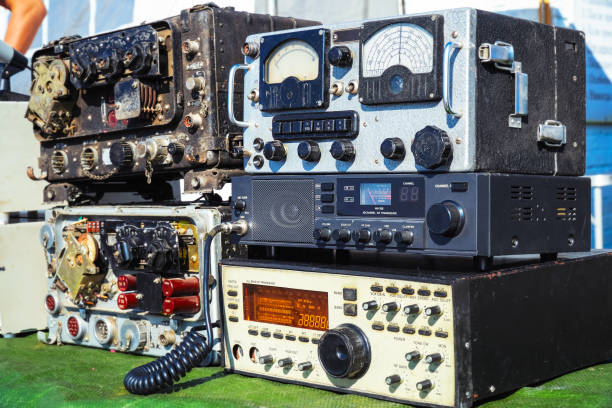 aparelhos de engenharia rádio - gauge radio meter retro revival - fotografias e filmes do acervo