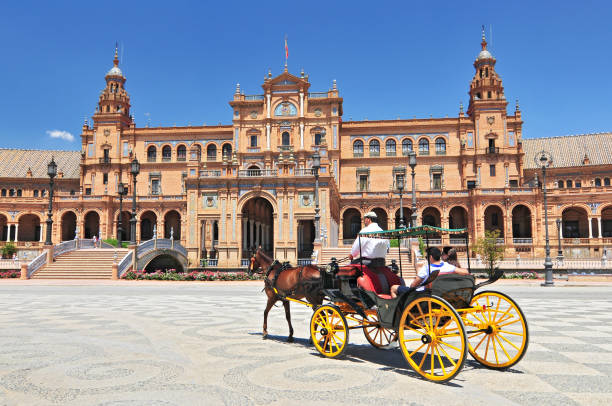 plaza de espana (place d' espagne), zbudowany w latach 1914-1928 przez architekta anibala gonzaleza, sevilla, andaluzja, hiszpania. - espaa zdjęcia i obrazy z banku zdjęć