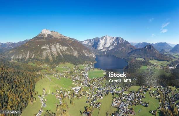 Altausseer See Mit Bergen Loser Und Trisslwand Totes Gebirge Steiermark Ausseerland Panorama Österreichische Alpen Stockfoto und mehr Bilder von Dorf