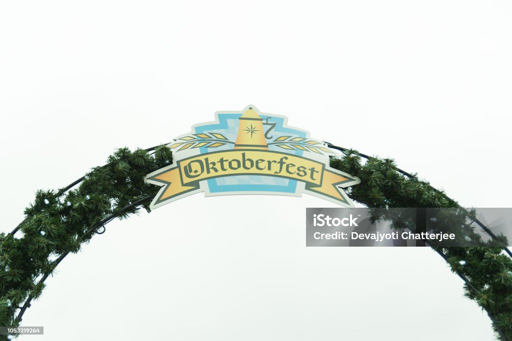 Oktoberfest-Zeichen erklärt am Anfang oder Ende der Tradition deutscher München bavarian Festival, das im Oktober in Europa vor sich geht. Bierkultur Trink- und festlichen auftritt - Lizenzfrei Ale - Bier Stock-Foto