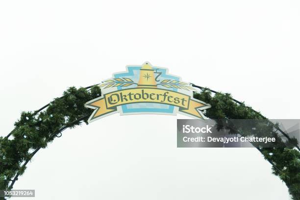 Oktoberfestzeichen Erklärt Am Anfang Oder Ende Der Tradition Deutscher München Bavarian Festival Das Im Oktober In Europa Vor Sich Geht Bierkultur Trink Und Festlichen Auftritt Stockfoto und mehr Bilder von Ale - Bier