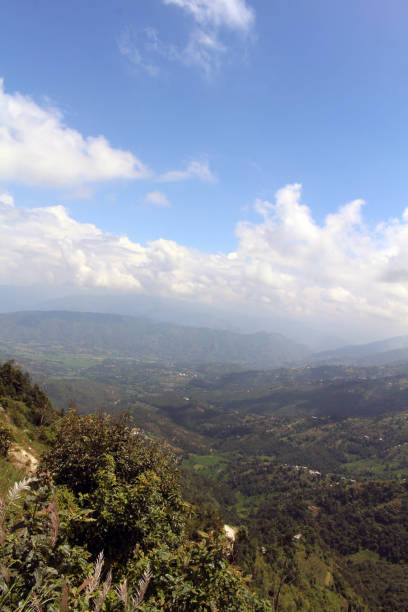 widok na dolinę katmandu widziany z dhulikhel po krótkiej wędrówce - newar zdjęcia i obrazy z banku zdjęć