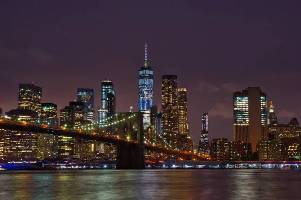 Photo of New York Manhattan skyline and Brooklyn Bridge by night