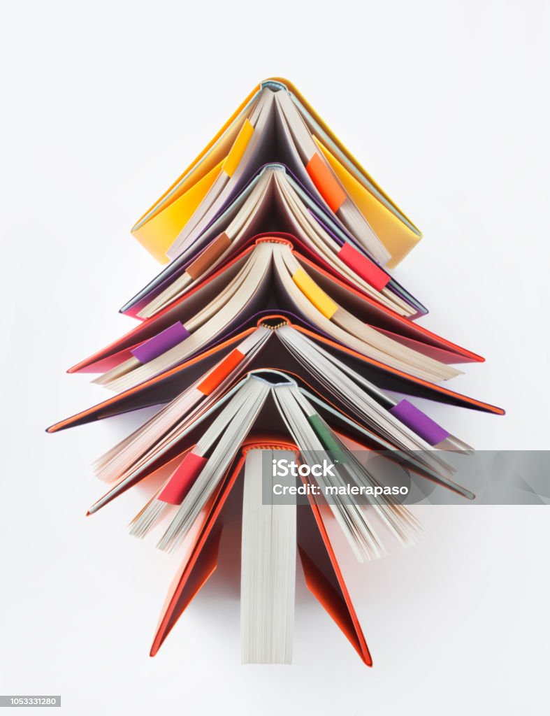 Foto de Árvore De Natal Feita De Livros Com Marcadores Sobre Fundo Branco e  mais fotos de stock de Livro - iStock