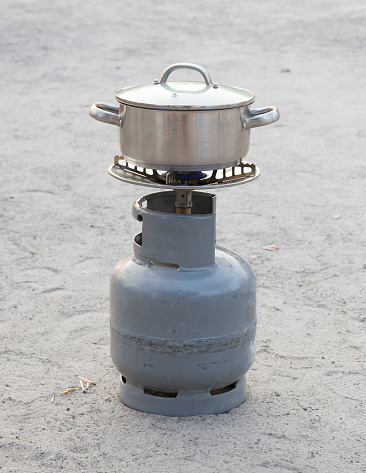 Cooking in the desert - Simple gas bottle with burner