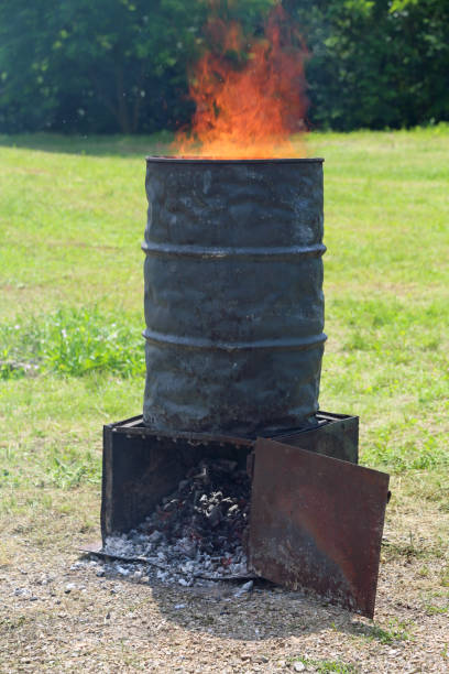 istock bin with a fire for the production of the embers 1053360574