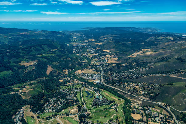 carmel river valley en californie du nord vue aérienne - carmel bay photos et images de collection