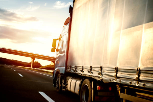 camion e trasporto merci. - oil distribution foto e immagini stock