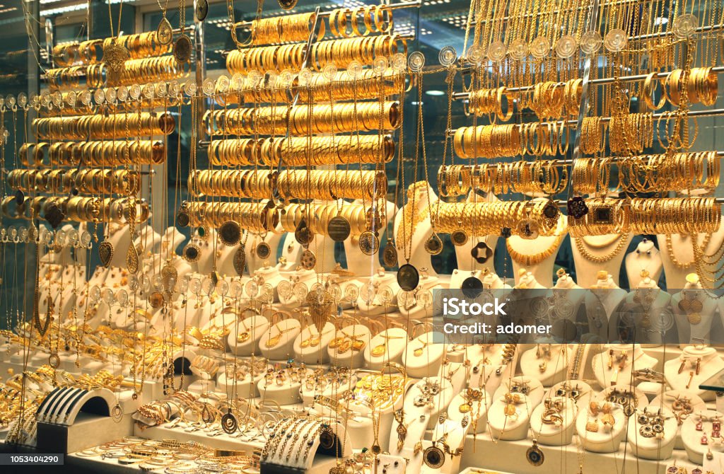 Sieraden Showcasesieraden Winkel Venster Stockfoto en meer beelden van - Metaal - - Goud - Beschrijvende kleur, Juwelierszaak - iStock