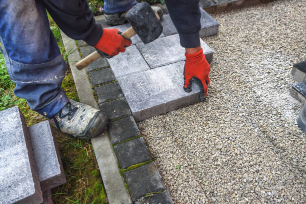 paving blocks. hand with rubber hammer install paving block rubber rocks stock pictures, royalty-free photos & images