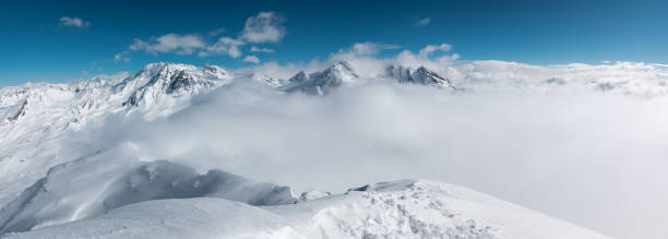 impresionante vista de 3200 m - snowcapped mountain mountain range snow fotografías e imágenes de stock