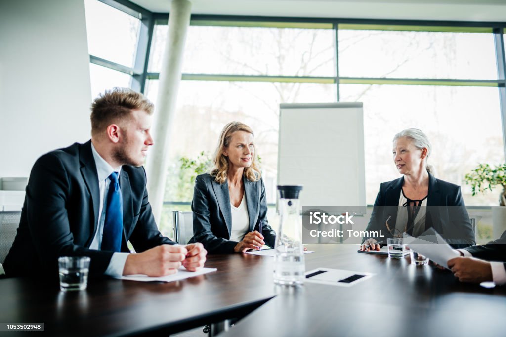 Business-Meeting zwischen Anteilseignern und Managern - Lizenzfrei Anteilseigner Stock-Foto