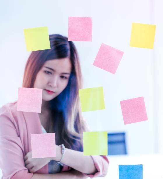 istock Cute Asian woman is planning idea on to note paper 1053586276