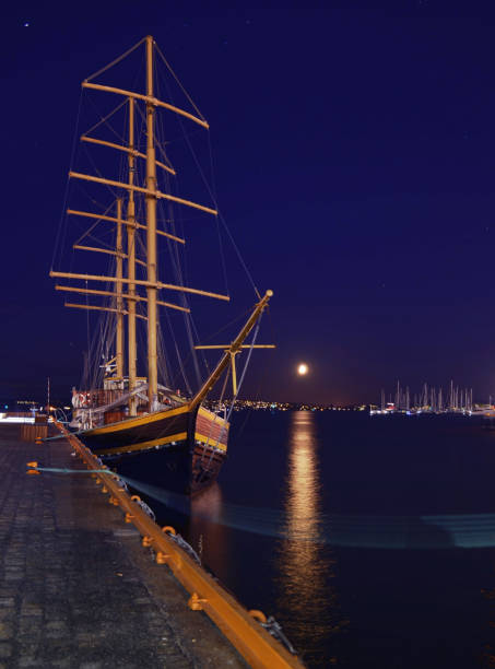 istock Ships in Oslofjord 1053626254