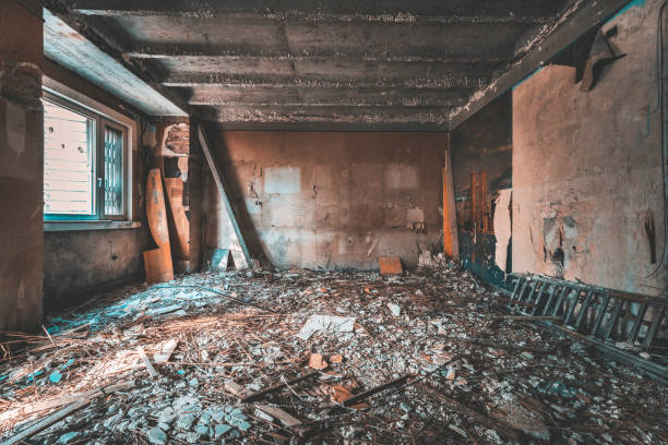 istock Vintage abandoned interior apartment wallpaper 1053636820