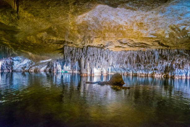 istock Coves del Drac, Mallorca 1053704444