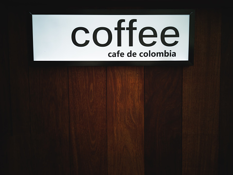 label coffee cafe de colombia on wooden wall
