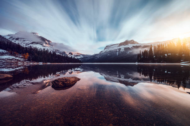 scenic view of mountains at emerald lake - british columbia canada lake emerald lake imagens e fotografias de stock