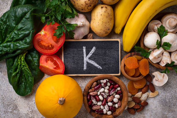 produits contenant du potassium. concept alimentaire sain - letter k photos photos et images de collection