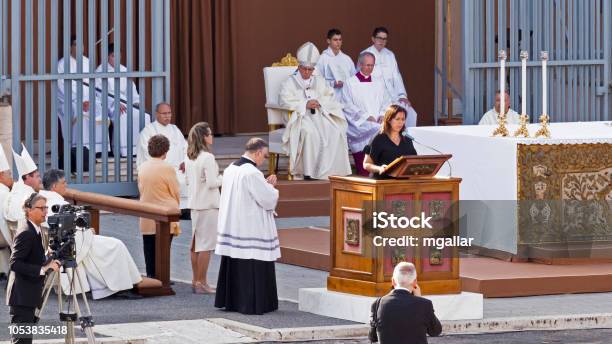 Foto de Papa Francis Bergoglio Celebra A Missa De Corpus Domini Na Praça De Monica Sant Em Ostia Lido Roma e mais fotos de stock de 2018