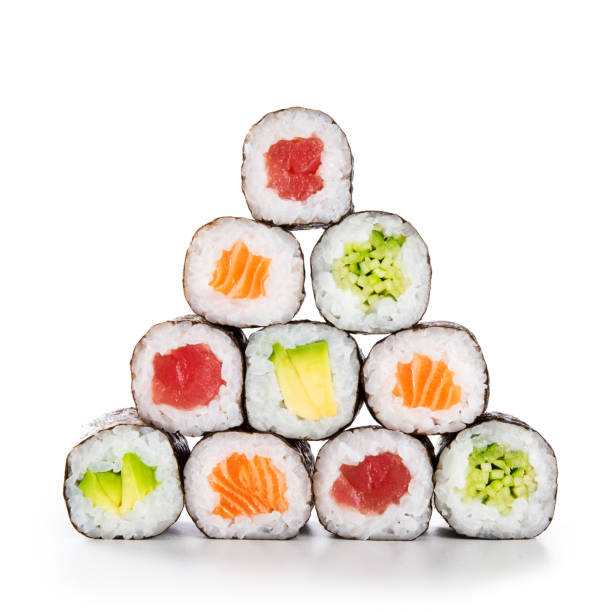 pyramide de sushi hosomaki - maki sushi photos et images de collection