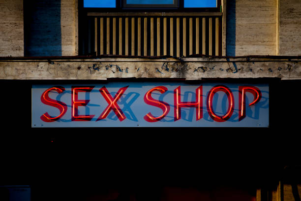 istock Neon light - Sex shop 1053891022